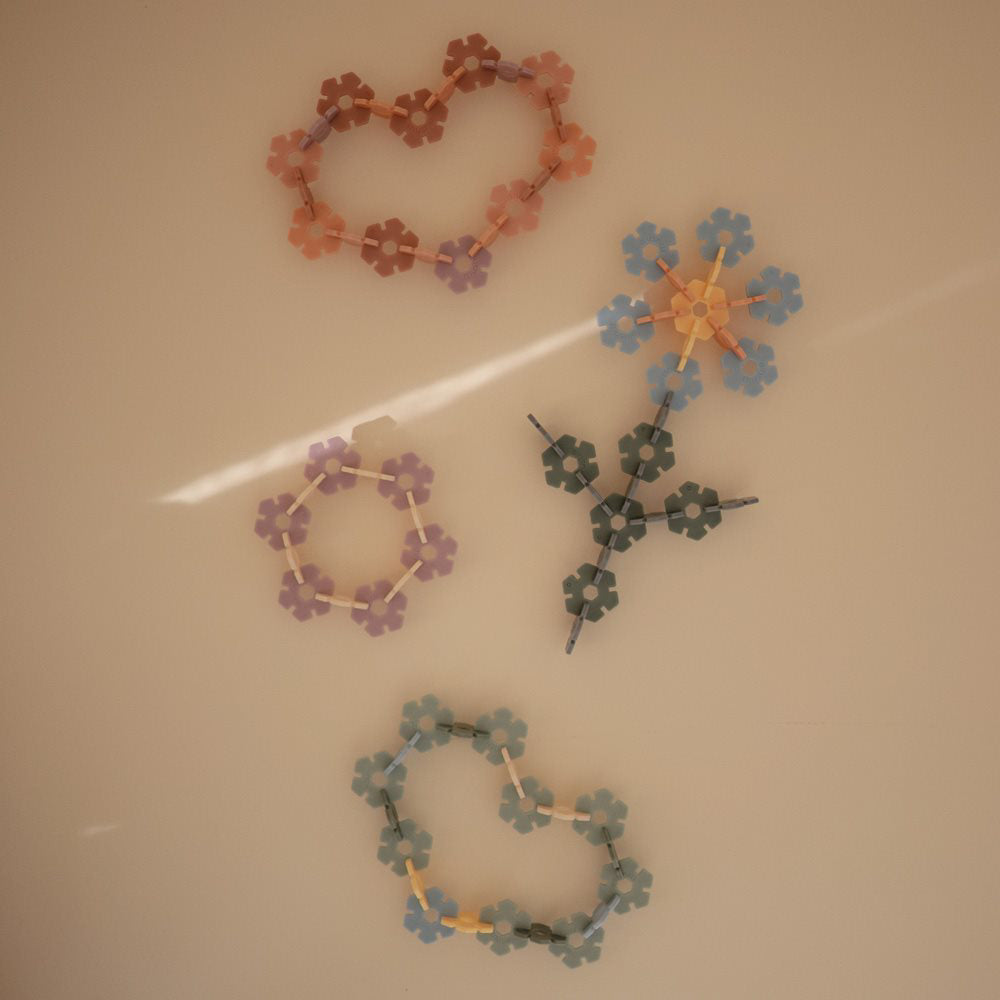 Mushie izglītojošo rotaļlietu krūzes tornis — retro krāsas (retro)