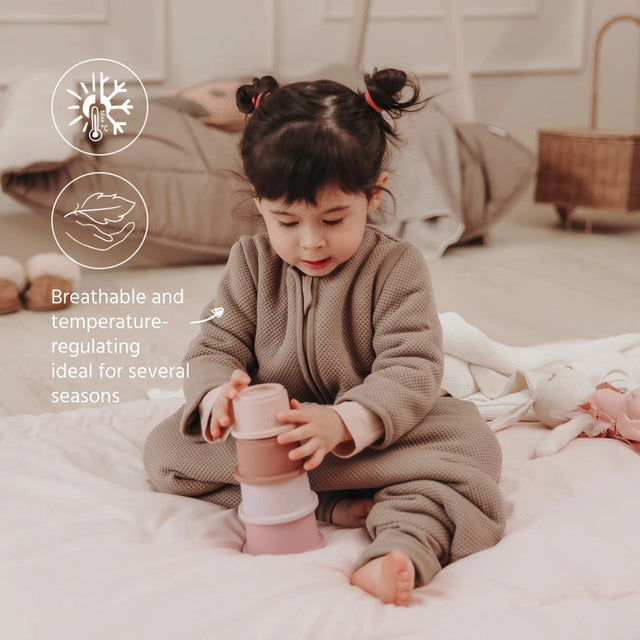 Meyco Baby Studio miegmaišis su kojytėmis, nusegamomis rankovėmis ir atverčiamomis kojinėmis TOG 2.5 Dark Taupe