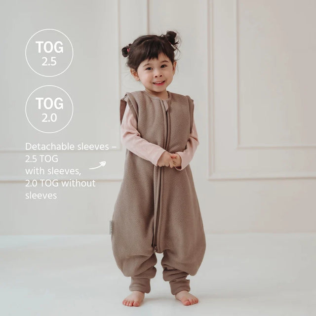 Meyco Baby Studio miegmaišis su kojytėmis, nusegamomis rankovėmis ir atverčiamomis kojinėmis TOG 2.5 Dark Taupe