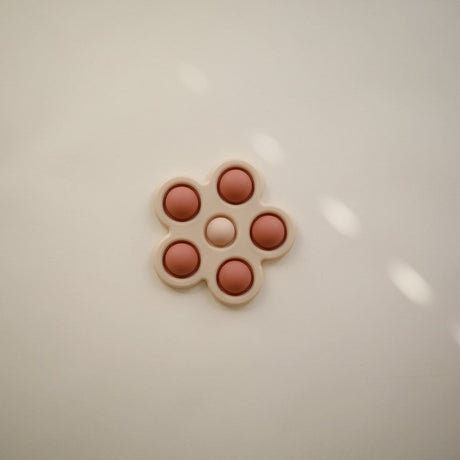 Mushie pop it rotaļlieta Flower Rose/ Blush/Shifting Sand