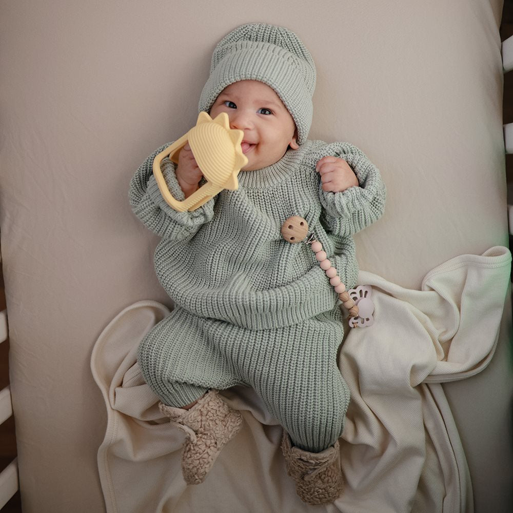 Mushie silikona košļājamā bumbiņa Shifting Sand