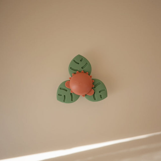 Mushie izglītojošo rotaļlietu krūzes tornis — primārās krāsas (oriģināls)