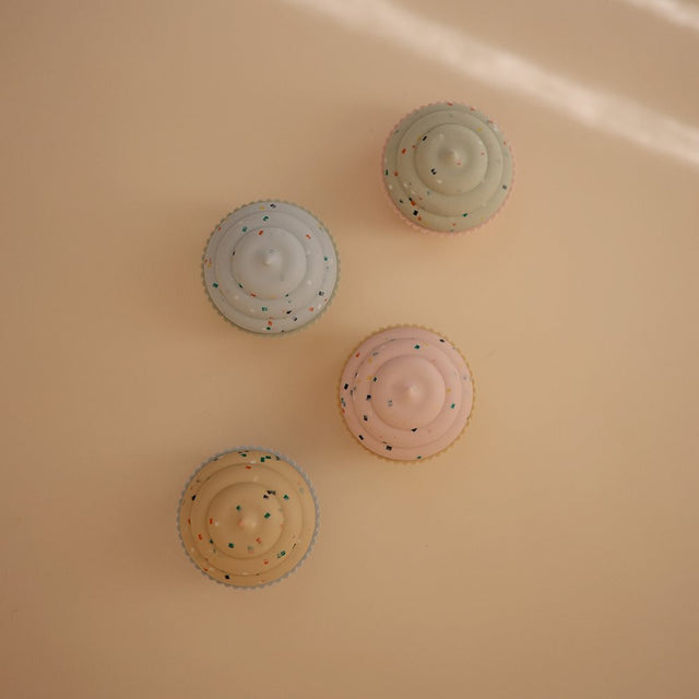 Mushie izglītojošo rotaļlietu krūzes tornis — meža krāsas (mežs)