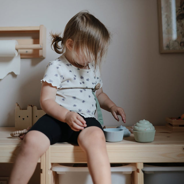 Mushie izglītojošo rotaļlietu krūzes tornis — meža krāsas (mežs)