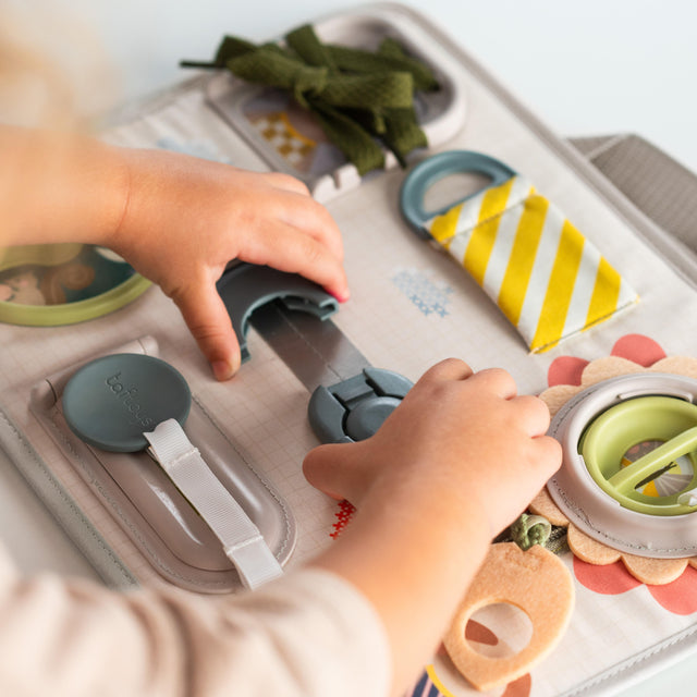 Taf Toys abpusēja mīksta grāmata mazuļiem "Pasaka"