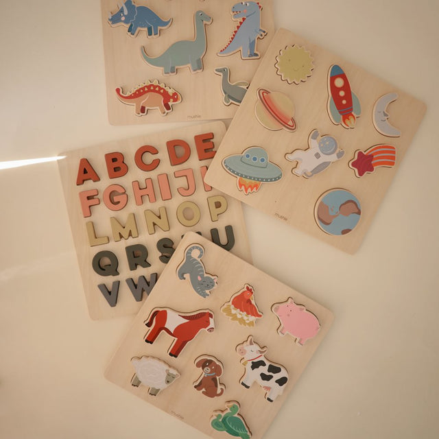 Mushie izglītojošo rotaļlietu krūzes tornis — primārās krāsas (oriģināls)