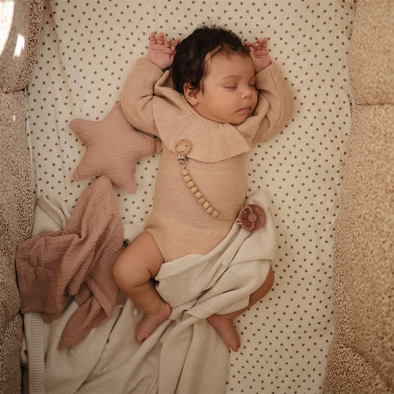 Mushie trikotāžas sega Textured Dots Baby Blanket (off White Melange)