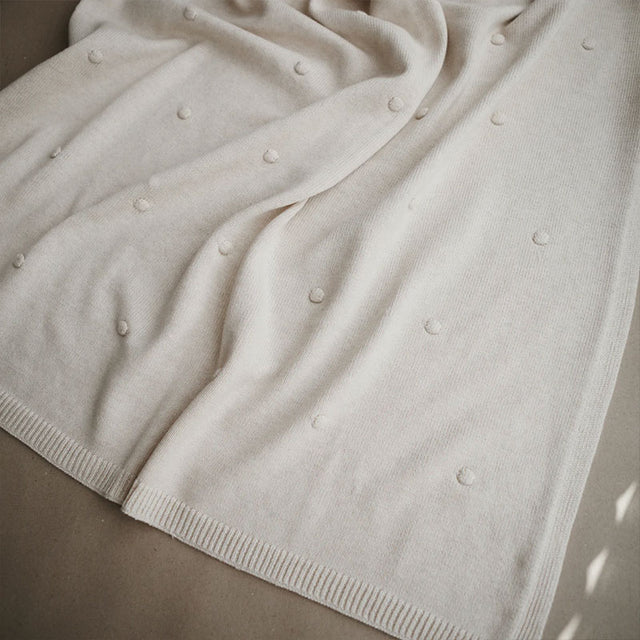 Mushie trikotāžas sega Textured Dots Baby Blanket (off White Melange)