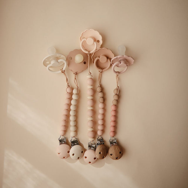 Mushie knupīša turētājs Luna Blush