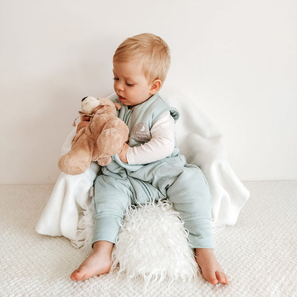 Natulino NATURALS LITTLE WALKERS™ divslāņu guļammaiss GOTS ciemnoniebieski (tumši zils)