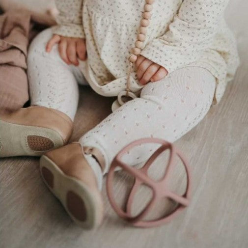 Mushie silikona košļājamā bumbiņa Žāvēts timiāns