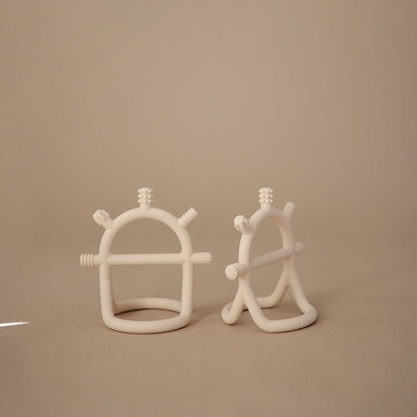 Mushie silikona košļājamā bumbiņa Shifting Sand