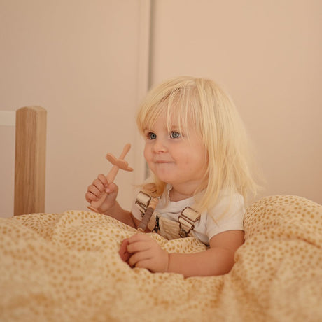 Mushie izglītojoša silikona zobu birste (Blush)