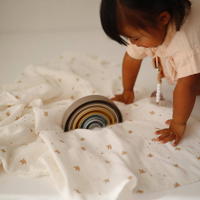 Mushie izglītojoša rotaļlieta varavīksnes tornis Tropical