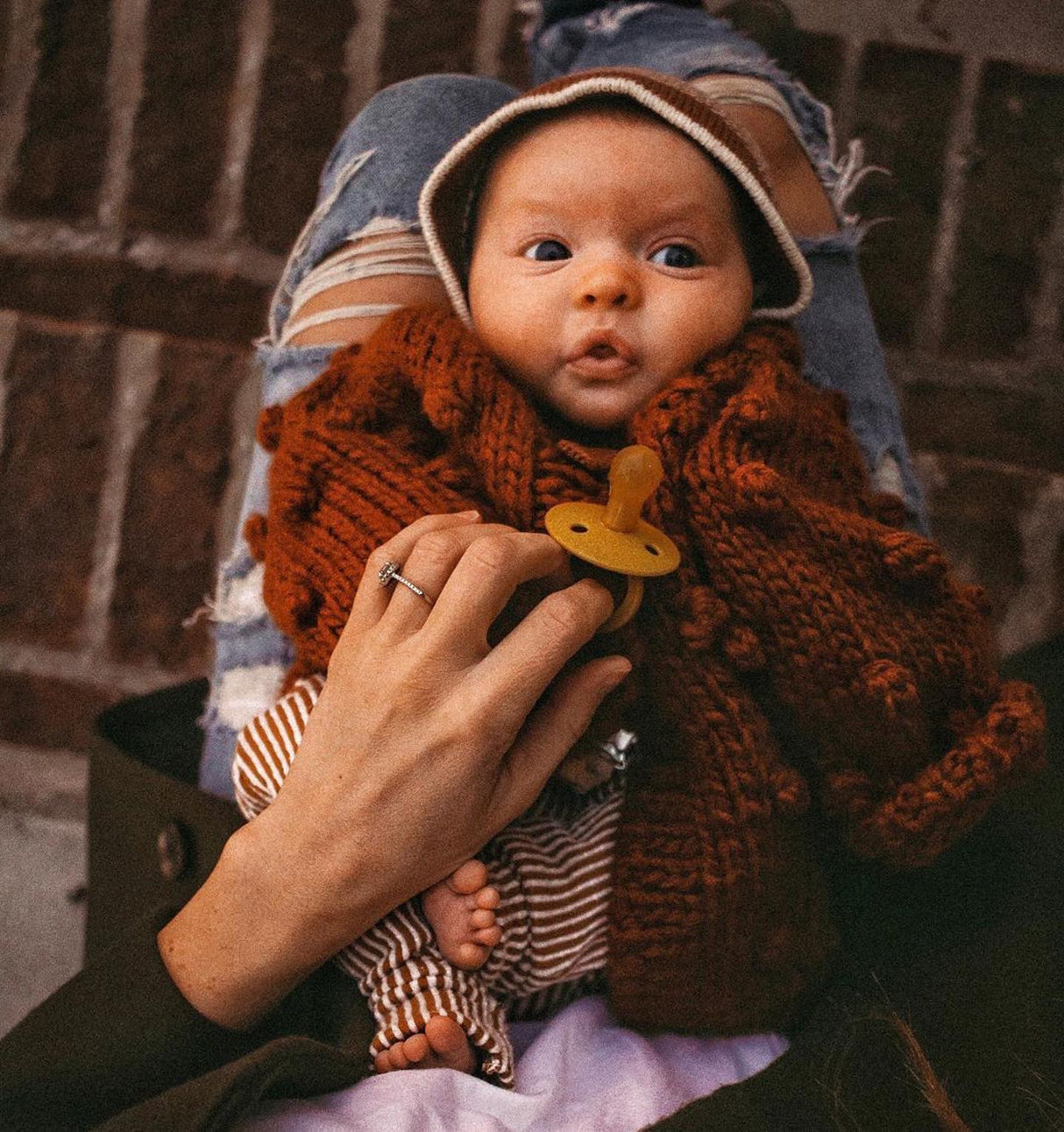 BIBS čiulptukų rinkinys 2 dydis (6 - 18 mėn.)  Honey Bee / Olive (4883011403858)