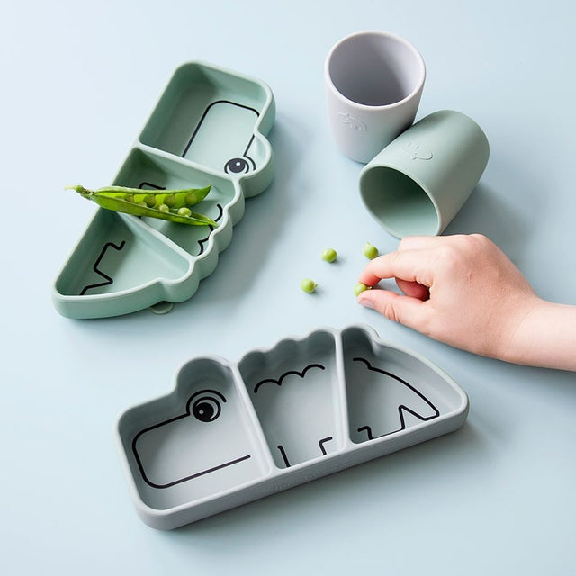 Done by Deer tikrai prilimpanti lėkštė su skyreliais "Krokodilas"/ Croco (pilkas) (4596637433938)