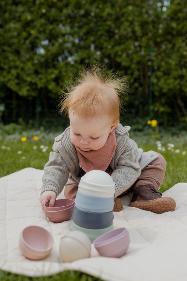 BIBS izglītojošs rotaļlietu šūpošanās tornis Pastel Rainbow