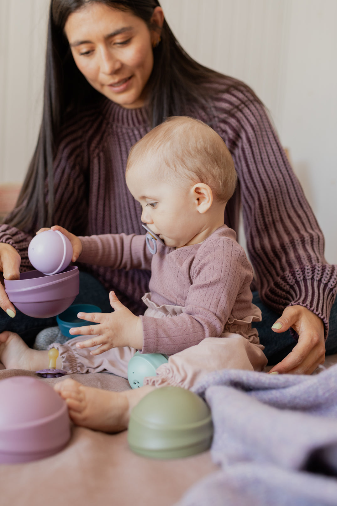 BIBS izglītojošs rotaļlietu šūpošanās tornis Bright Rainbow