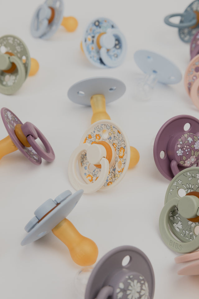 BIBS knupīša komplekts 1. izmērs (0 - 6 mēneši) Liberty Eloise Dusty Blue Mix