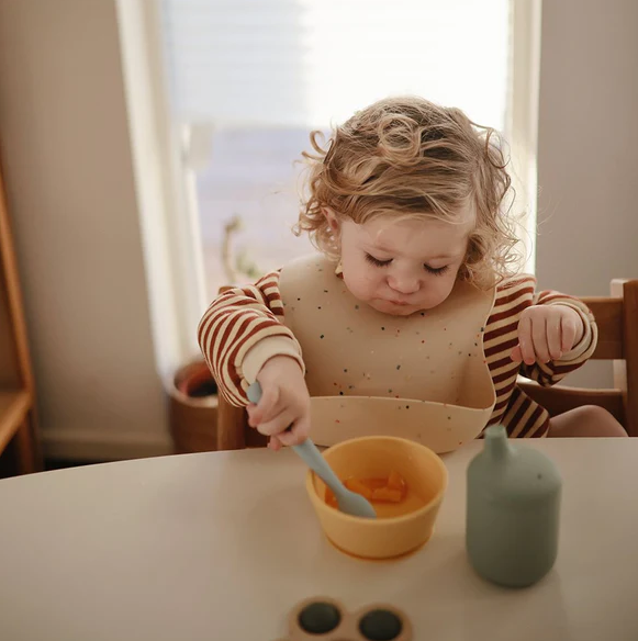 Mushie ēšanas piederumu komplekts bērniem vaigu sārtumam