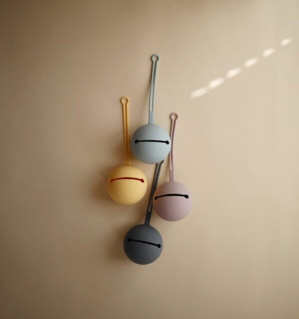 Mushie pacifier futrālis (debeszils)