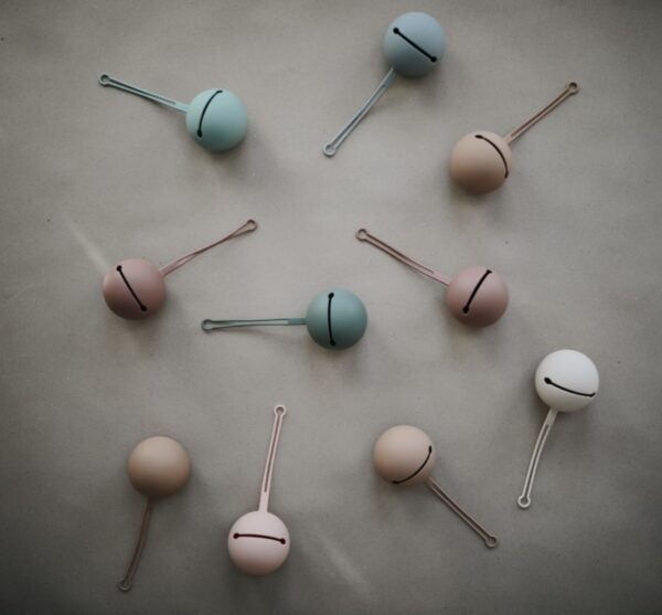 Mushie pacifier futrālis (debeszils)