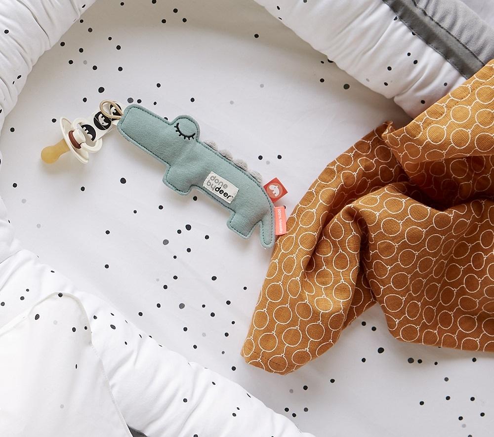 Done by Deer čiulptuko laikiklis Krokodilas (skirtingos pusės) (4718878687314)