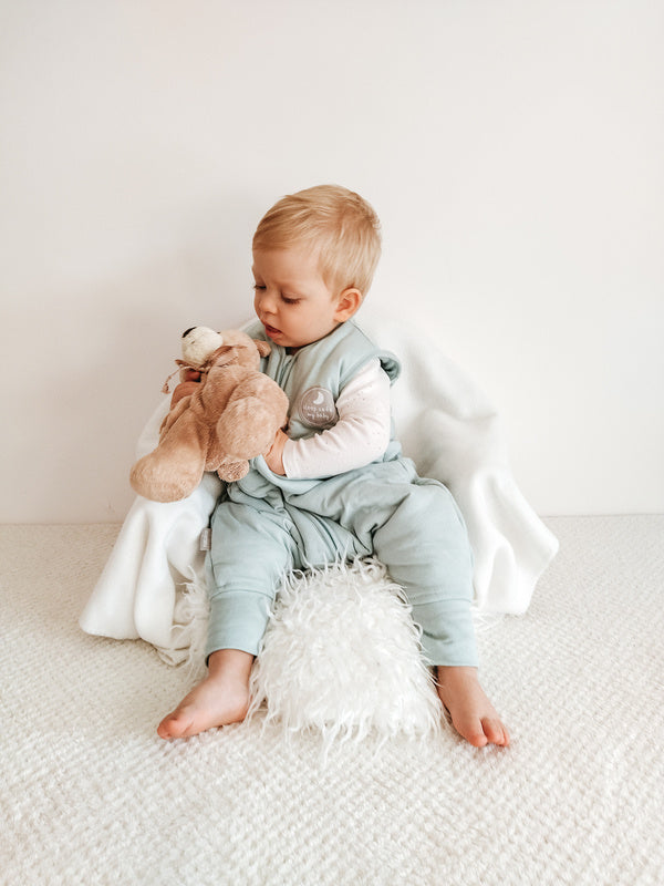 Natulino NATURALS LITTLE WALKERS™ divslāņu guļammaiss mazuļiem GOTS celadon (piparmētru krāsā)