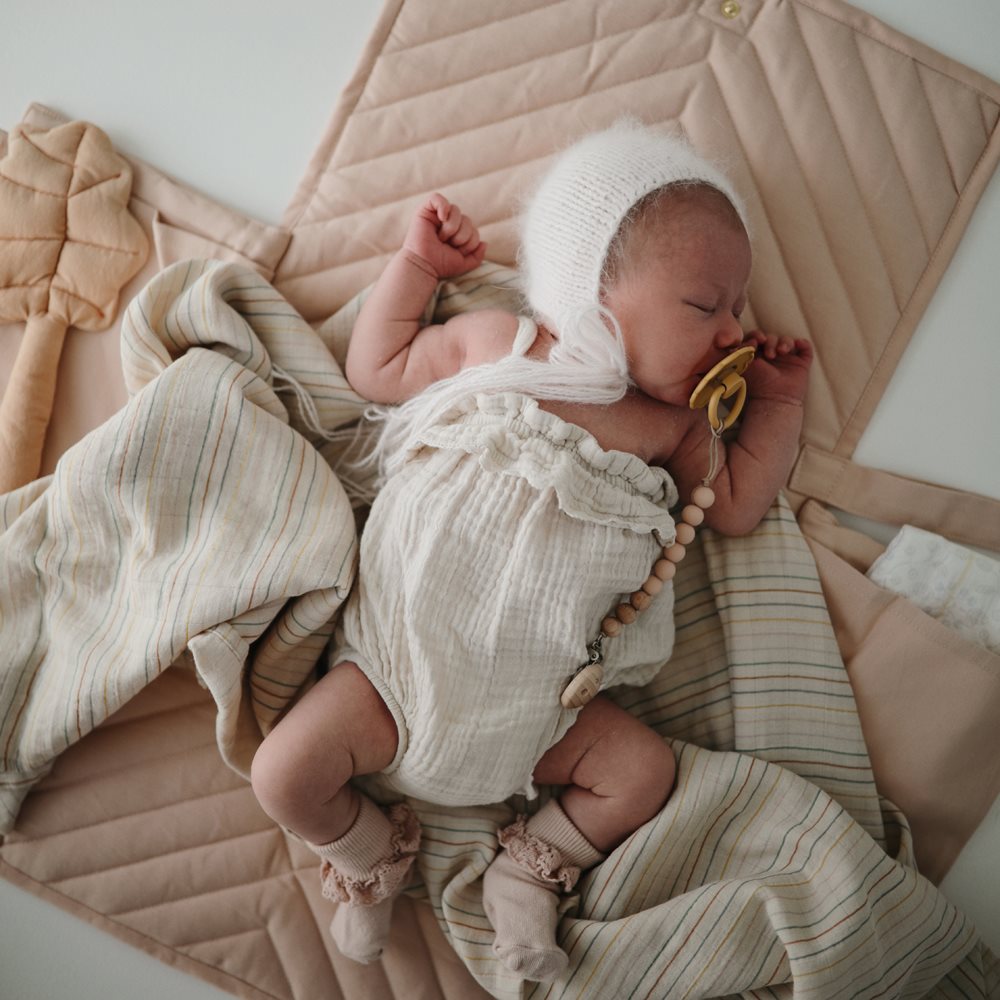 Mushie (ceļojumu) pārģērbšanās paklājiņš Vaigu sārtums