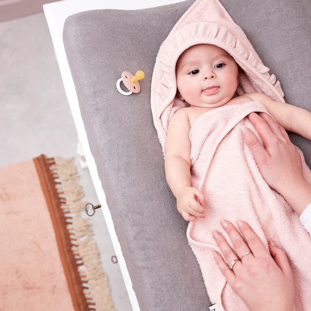 Meyco Baby medvilninis vonios rankšluostis su gobtuvu 80 × 80 cm, Soft Pink – Terry Ruffle