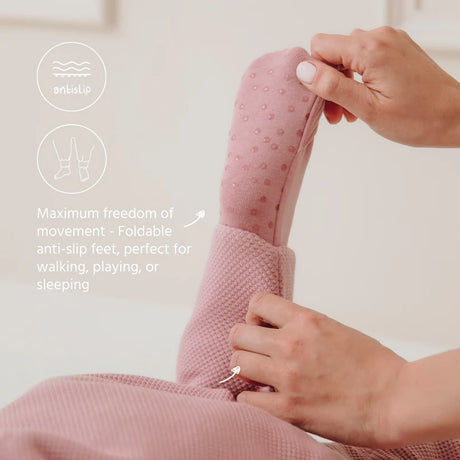 Meyco Baby Studio miegmaišis su kojytėmis, nusegamomis rankovėmis ir atverčiamomis kojinėmis TOG 2.5 Purple Pink