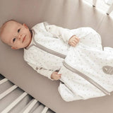 Natulino BabyComfort divu slāņu guļammaiss mazulim (White Grey Little Leaves / silta pelēka krāsa)