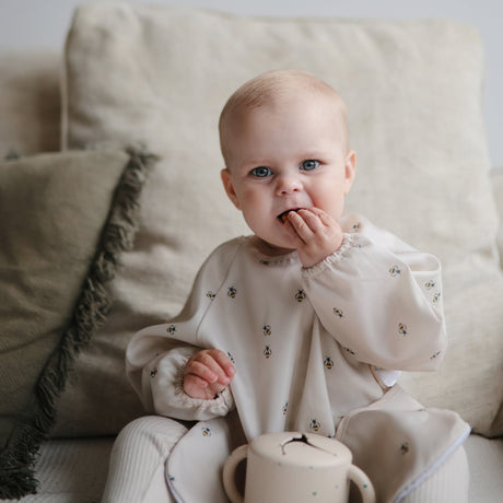 Mushie bib ar piedurknēm Blush