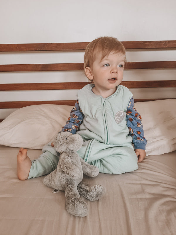 Natulino NATURALS LITTLE WALKERS™ vienslāņa bērnu guļammaiss celadons (piparmētru krāsā)