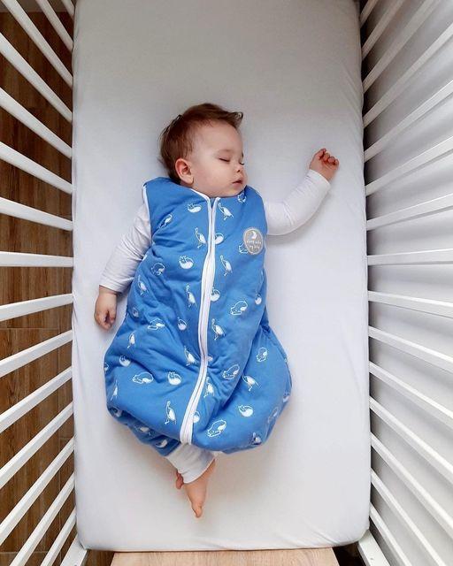 Natulino LITTLE WALKERS trīsslāņu bērnu guļammaiss White Grey Waves &amp; Mint