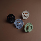 BIBS knupīša komplekts 2. izmērs (6 - 18 mēneši) Anatomical Baby Blue / Benzīns 