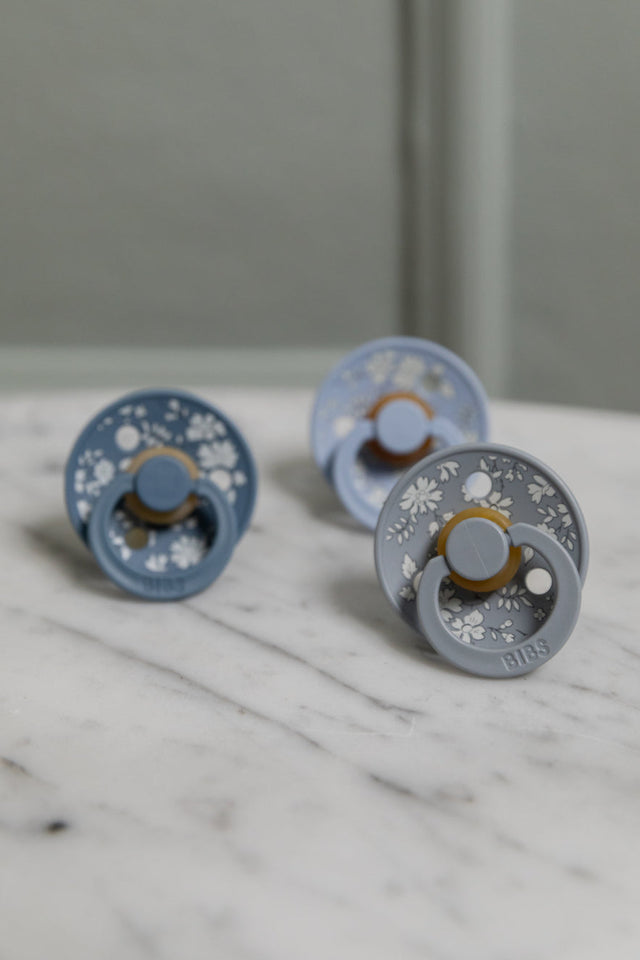 BIBS knupīša komplekts 1. izmērs (0 - 6 mēneši) Liberty Chamomile Lawn Baby Blue Mix 