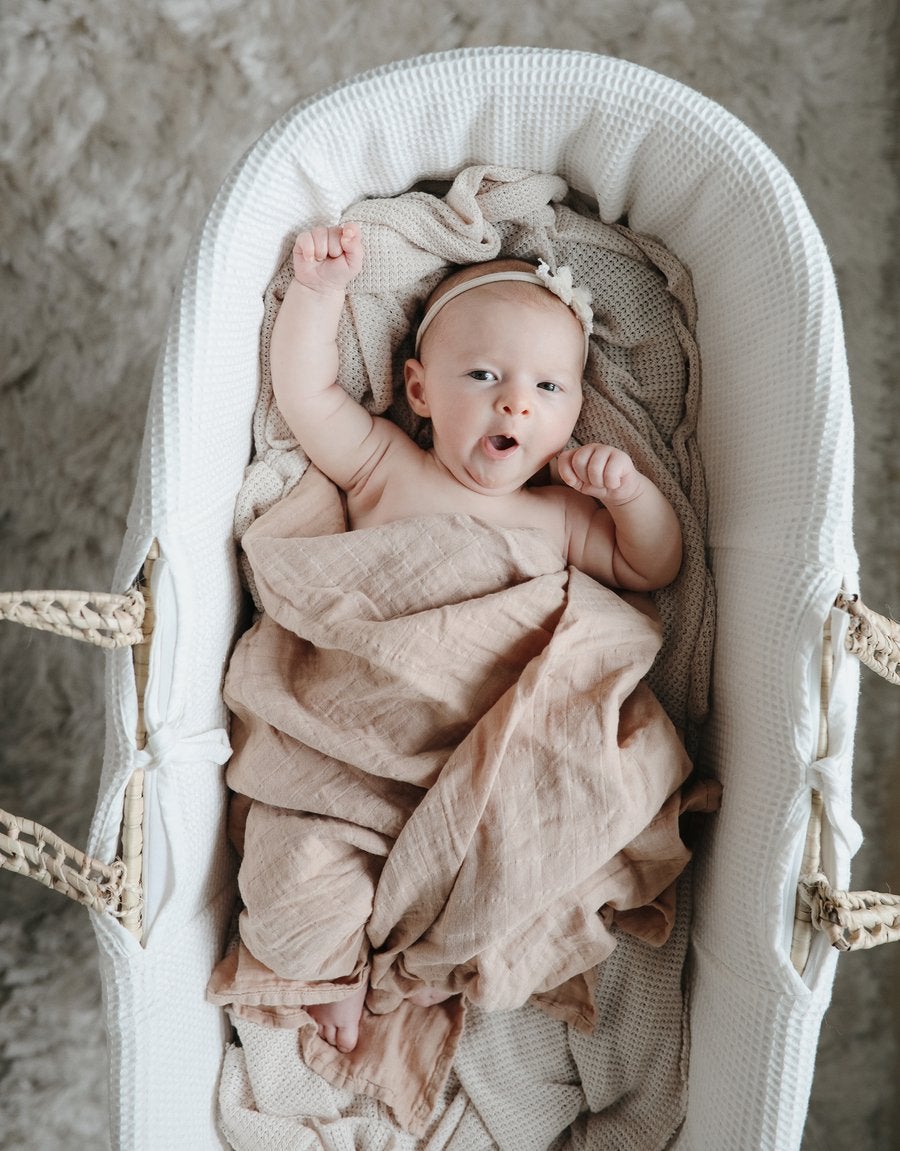 Mushie Muslin autiņbiksītes organiskā kokvilnas sārtumā 