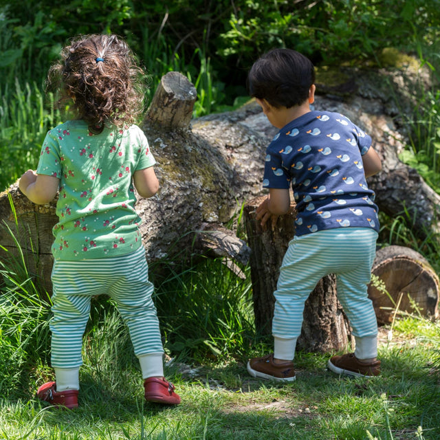 Mazo zaļo radikāļu Giraffe Days komplekts (T-krekls un bikses)