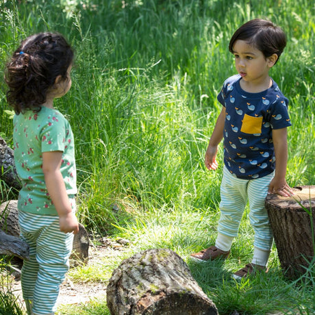 Mazo zaļo radikāļu vaļu dziesmu komplekts (krekls un bikses)