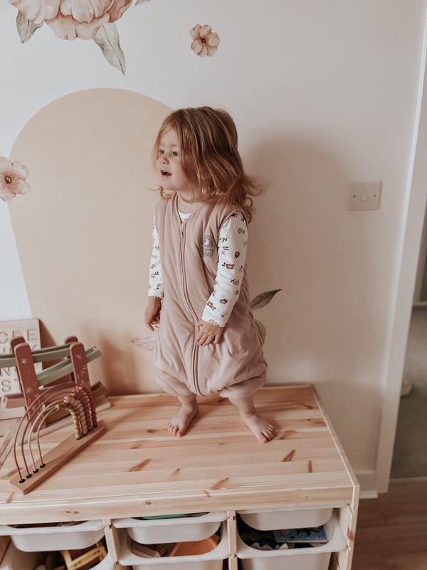 Natulino NATURALS LITTLE WALKERS™ trīsslāņu bērnu guļammaiss pūderrozā krāsā