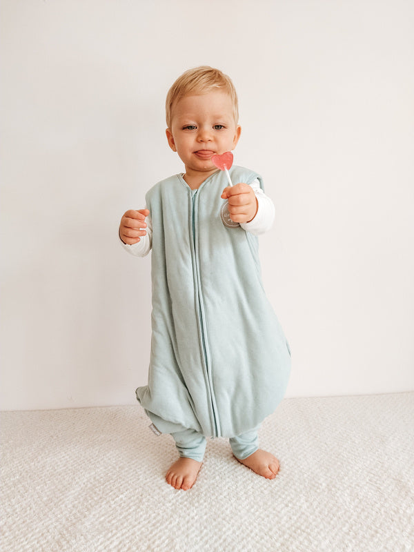 Natulino NATURALS LITTLE WALKERS™ divslāņu bērnu guļammaiss celadons (piparmētru krāsa)